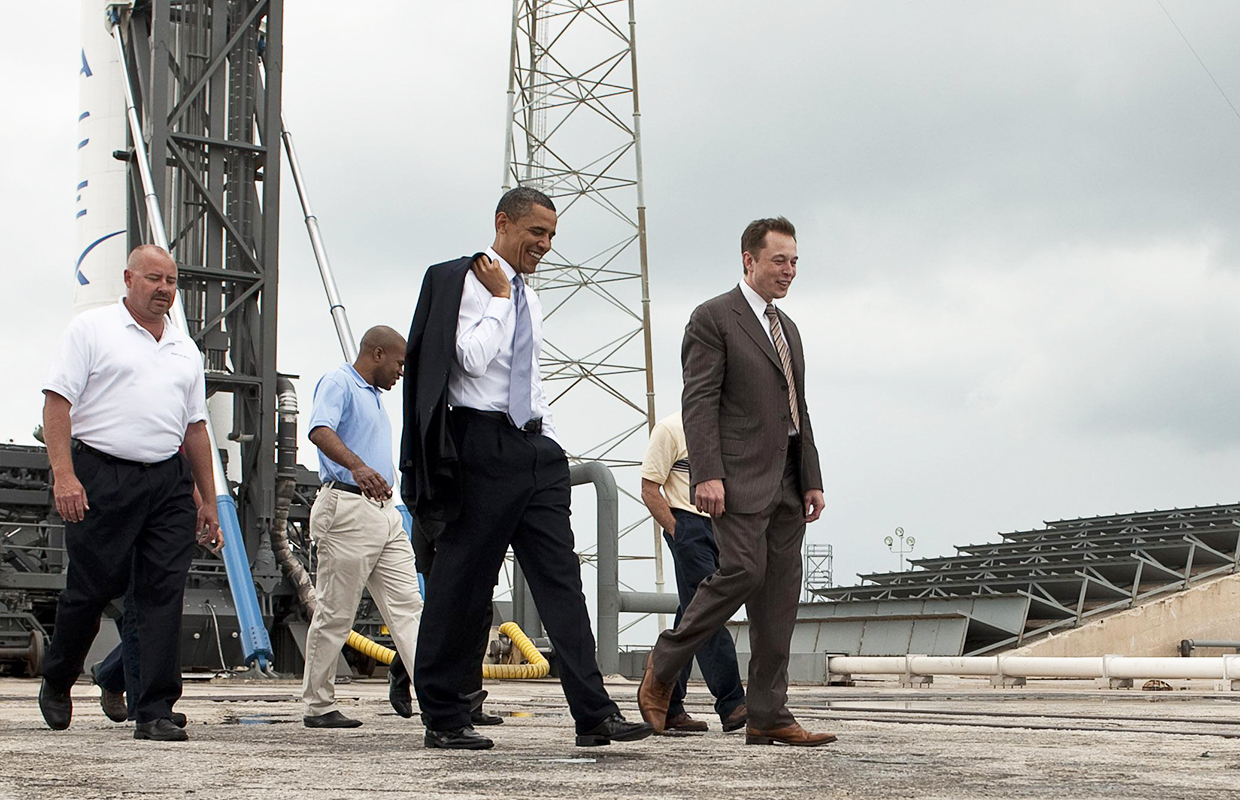 President Barack Obama tours the commercial rocket processing facility of SpaceX, along with Elon Musk, at Cape Canaveral, Fla. © NASA/Bill Ingalls