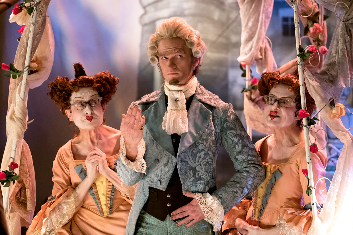 Neil Patrick Harris (How I Met Your Mother) plays Count Olaf, complete with prosthetic nose and a series of disguises.