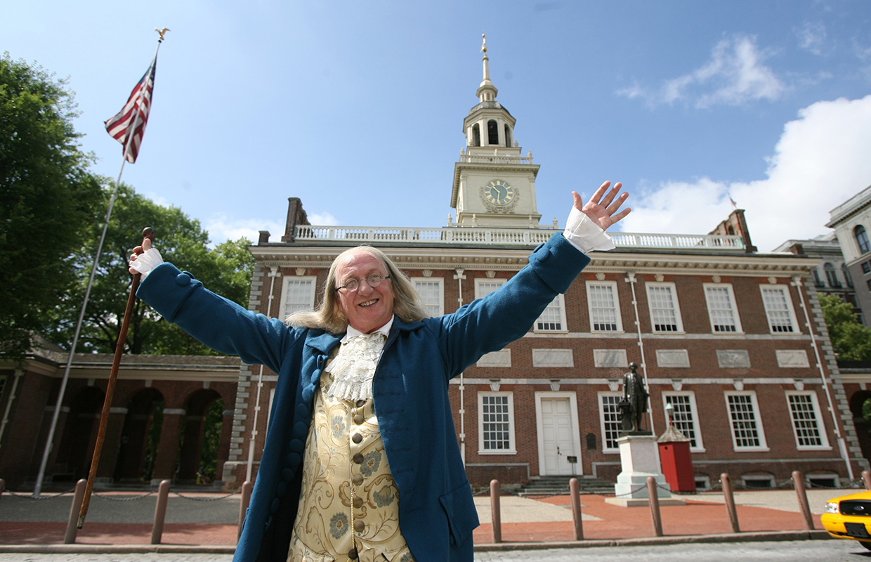 Benjamin Franklin, Pennsylvania delegate both for drafting the Declaration of Independence and the Constitution, welcomes you to Independence Hall. Or at least an impersonator does!