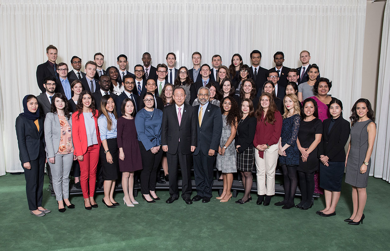The 2016 Youth Delegates with former UN Secretary-General Ban Ki-moon.