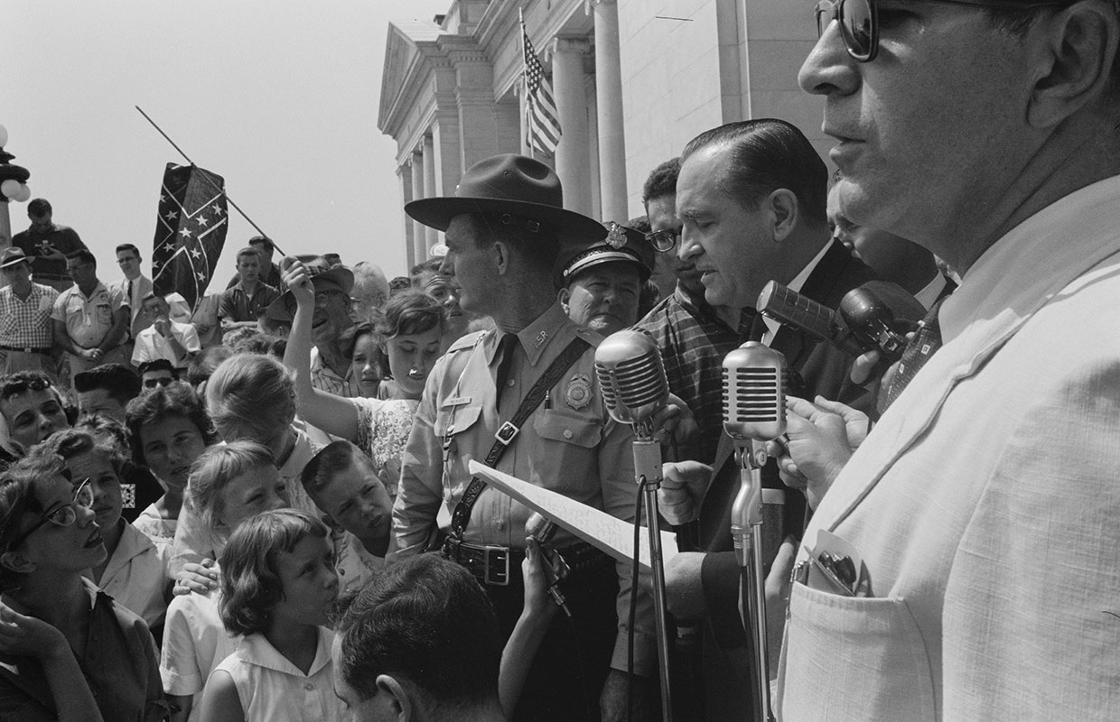 Governor Faubus addressing protestors.