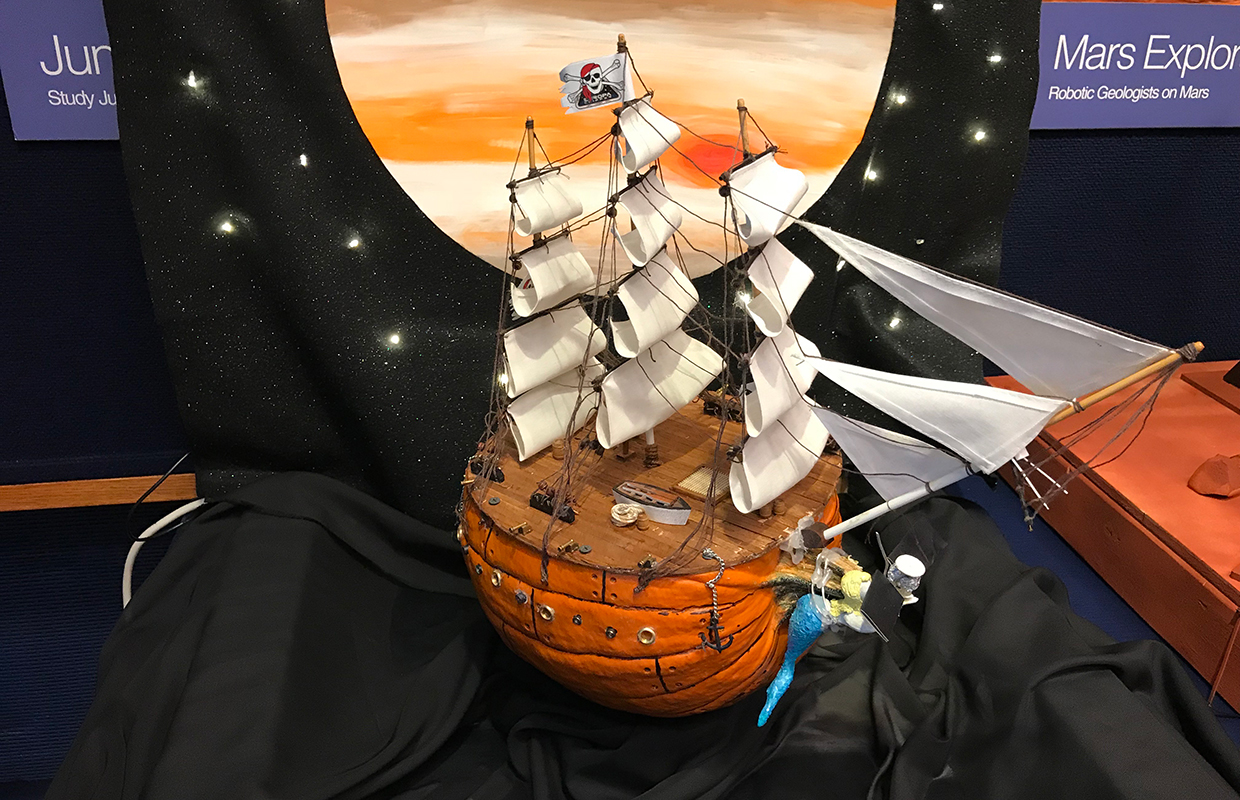 The 2017 winner wasn't a spaceship but a pirate ship complete with sails, flag and figurehead.