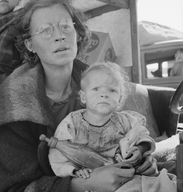 September 1939. "On the road with her family one month from South Dakota. Tulelake, Siskiyou County, Calif."