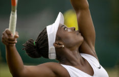 U.S. player Sloane Stephens serving in training for Wimbledon 2021.