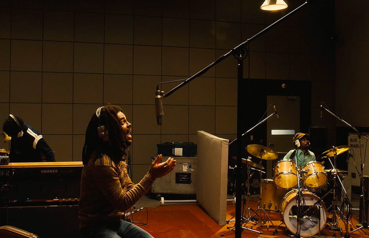 Kingsley Ben-Adir as Bob Marley, recording a song.