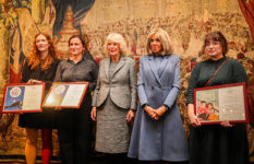 Manon Steffan Ros, Lise Garond, the Queen, Brigitte Macron and Lucie Bryon at the prize ceremony in London.